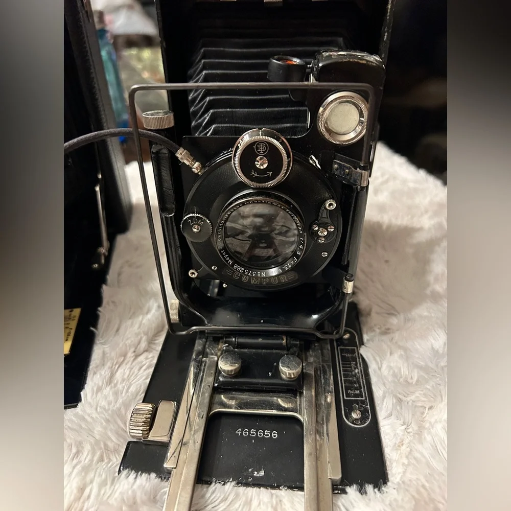 Antique vintage cameras from Germany, Japan, Russia, and USA